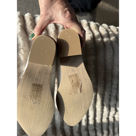 Women's Ankle Bootie V Cut Low Stacked Heel Closed Toe White  - Size 9 - Picture 6 of 6